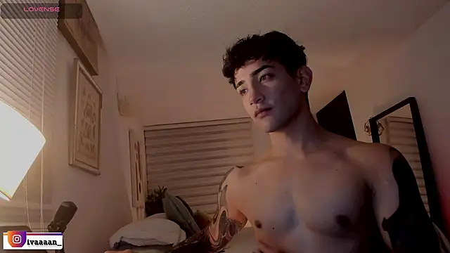 ivaaaan  online show from April 10, 10:39 pm