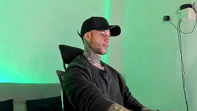  jamesleandros1 online show from July 11, 3:41 am