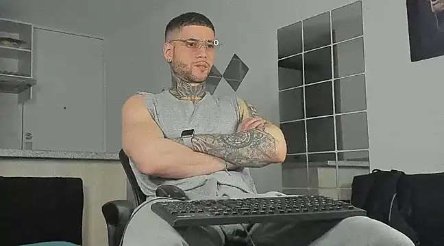  jamesleandros1 online show from December 28, 2:01 am