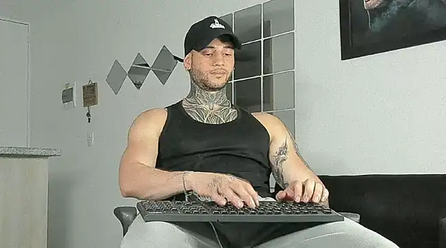  jamesleandros1 online show from February 22, 3:45 am