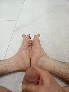 Snapshot of Hardapple01 chatting on March 16, 11:57 pm Hardapple01 online show from March 16, 11:57 pm