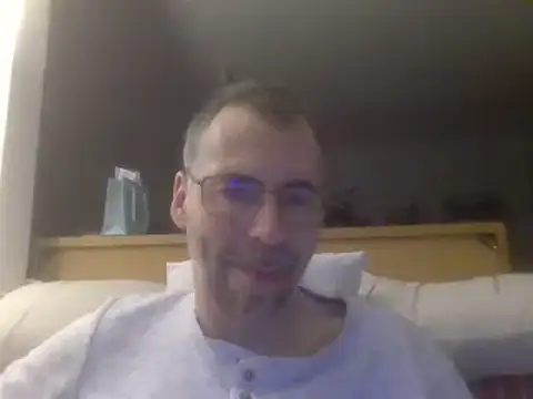 ptitcanard60600 online show from January 1, 9:09 pm