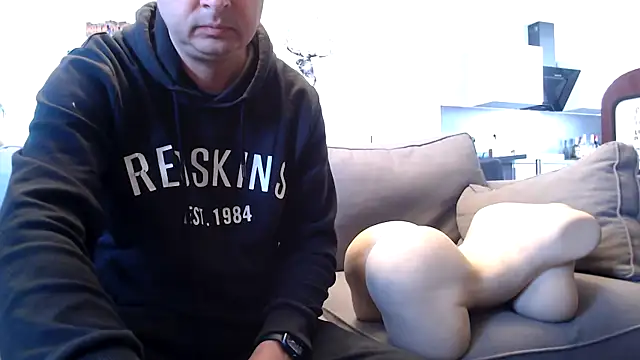 freddy0222222 online show from May 1, 3:25 pm