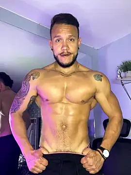 ARON TAYLER01 online show from September 26, 10:46 am