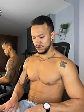 ARON TAYLER01 online show from January 11, 12:40 pm