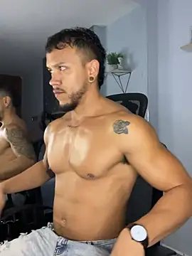 ARON TAYLER01 online show from February 7, 12:39 pm