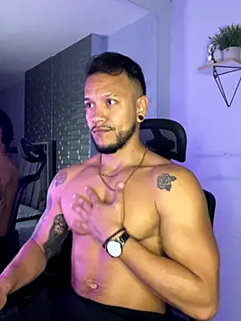 ARON TAYLER01 online show from September 16, 10:27 am