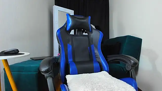 LiamCossio  online show from January 9, 11:34 pm