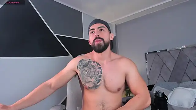 Snapshot of Markbrown chatting on December 10, 9:00 pm Markbrown online show from December 10, 9:00 pm