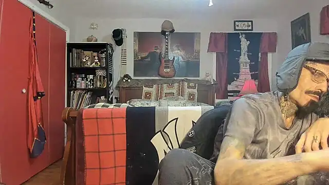 Snapshot of RoosterWabbit chatting on March 1, 6:48 am RoosterWabbit online show from March 1, 6:48 am