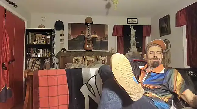 Snapshot of RoosterWabbit chatting on February 25, 6:47 am RoosterWabbit online show from February 25, 6:47 am