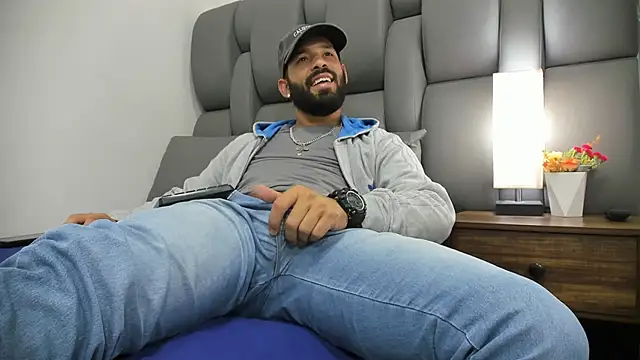 Thiagogomez online show from March 10, 7:31 pm