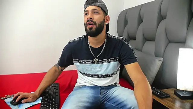 Thiagogomez online show from March 30, 7:04 pm