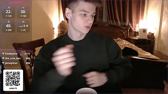 Snapshot of dantebigboi300 chatting on February 3, 6:07 pm dantebigboi300 online show from February 3, 6:07 pm