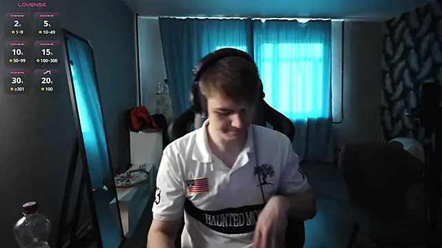 Snapshot of dantebigboi300 chatting on October 3, 9:36 am dantebigboi300 online show from October 3, 9:36 am