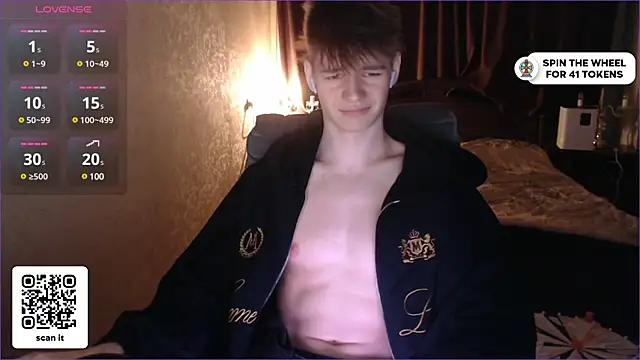 Snapshot of dantebigboi300 chatting on February 7, 5:07 pm dantebigboi300 online show from February 7, 5:07 pm