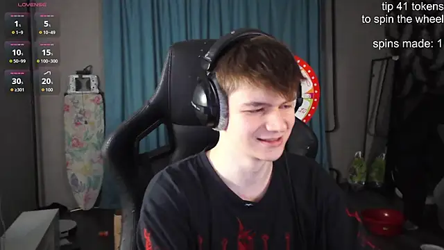 Snapshot of dantebigboi300 chatting on October 20, 2:32 pm dantebigboi300 online show from October 20, 2:32 pm