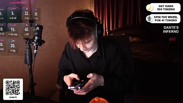 Snapshot of dantebigboi300 chatting on February 25, 6:20 pm dantebigboi300 online show from February 25, 6:20 pm