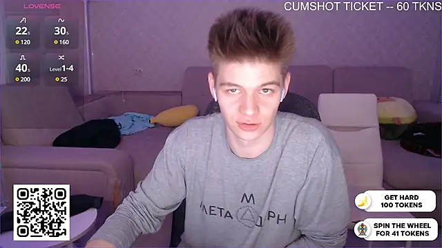 Snapshot of dantebigboi300 chatting on December 11, 9:00 pm dantebigboi300 online show from December 11, 9:00 pm