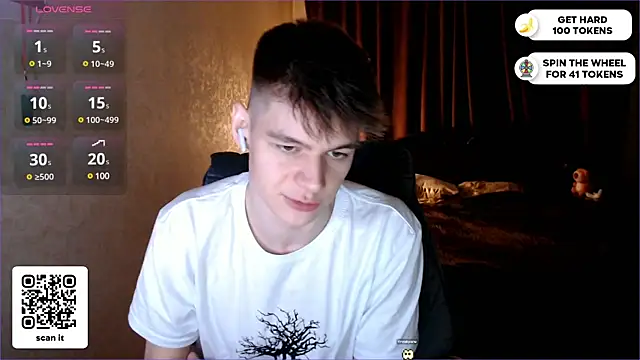 Snapshot of dantebigboi300 chatting on February 18, 7:00 pm dantebigboi300 online show from February 18, 7:00 pm