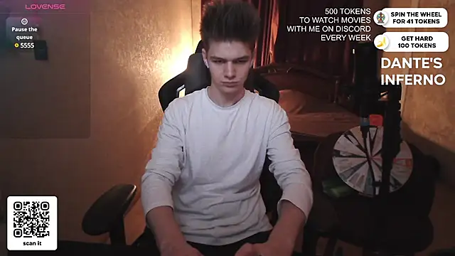 Snapshot of dantebigboi300 chatting on March 22, 5:31 pm dantebigboi300 online show from March 22, 5:31 pm