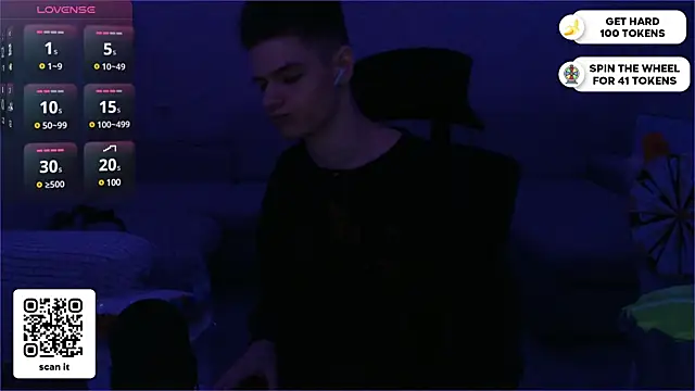 Snapshot of dantebigboi300 chatting on January 26, 5:55 pm dantebigboi300 online show from January 26, 5:55 pm