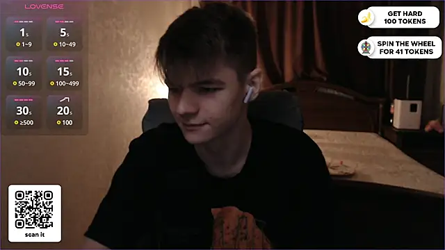 Snapshot of dantebigboi300 chatting on February 10, 6:13 pm dantebigboi300 online show from February 10, 6:13 pm