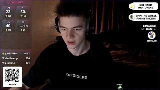 Snapshot of dantebigboi300 chatting on February 21, 9:22 pm dantebigboi300 online show from February 21, 9:22 pm