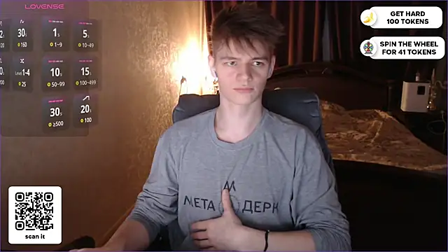 Snapshot of dantebigboi300 chatting on February 5, 5:21 pm dantebigboi300 online show from February 5, 5:21 pm