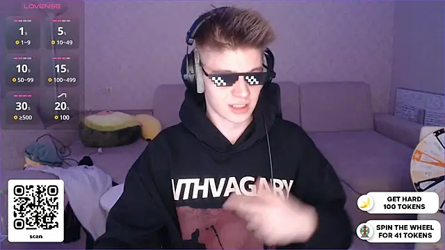 Snapshot of dantebigboi300 chatting on December 29, 6:16 pm dantebigboi300 online show from December 29, 6:16 pm