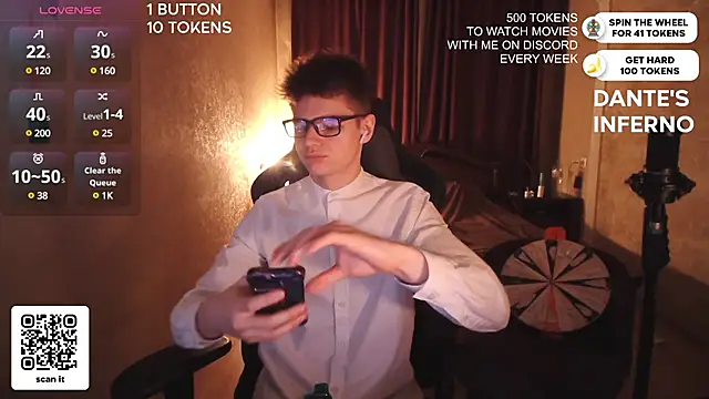 Snapshot of dantebigboi300 chatting on March 19, 6:23 pm dantebigboi300 online show from March 19, 6:23 pm