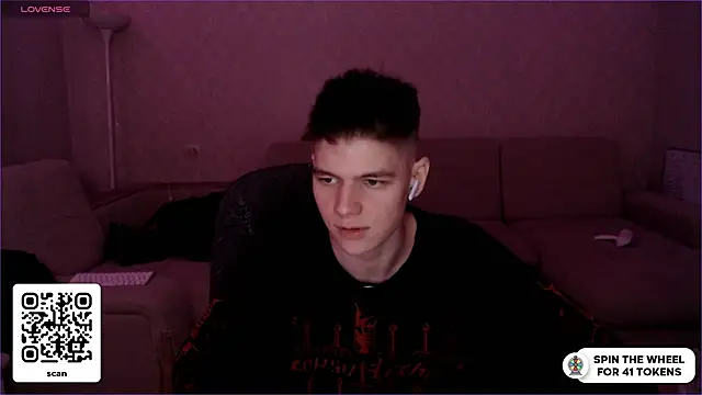 Snapshot of dantebigboi300 chatting on December 18, 7:30 pm dantebigboi300 online show from December 18, 7:30 pm