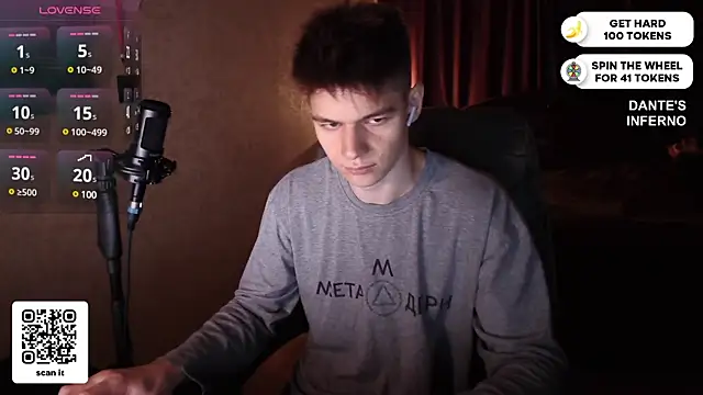 Snapshot of dantebigboi300 chatting on February 26, 8:20 pm dantebigboi300 online show from February 26, 8:20 pm