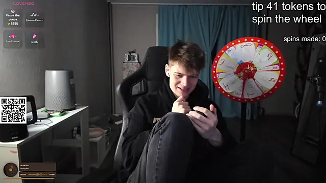 Snapshot of dantebigboi300 chatting on October 11, 12:53 pm dantebigboi300 online show from October 11, 12:53 pm