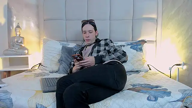 Hecatee 77 online show from January 13, 7:40 pm