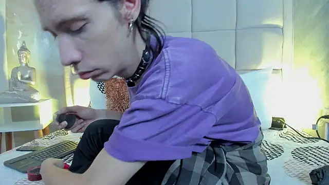 Hecatee 77 online show from February 13, 8:25 pm