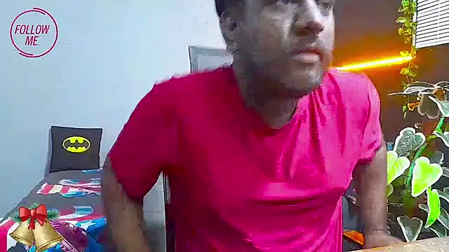 Snapshot of Rayansmith_ chatting on January 1, 8:47 pm Rayansmith  online show from January 1, 8:47 pm