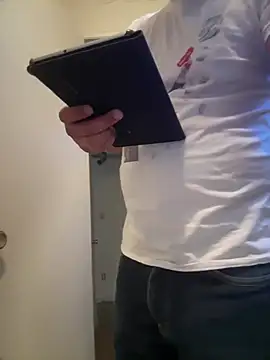 Snapshot of PeterGrandee chatting on January 6, 9:11 pm PeterGrandee online show from January 6, 9:11 pm