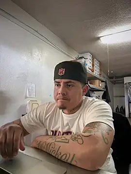 Snapshot of PeterGrandee chatting on December 5, 8:13 pm PeterGrandee online show from December 5, 8:13 pm