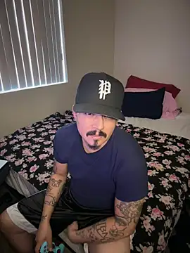 Snapshot of PeterGrandee chatting on October 23, 6:33 pm PeterGrandee online show from October 23, 6:33 pm