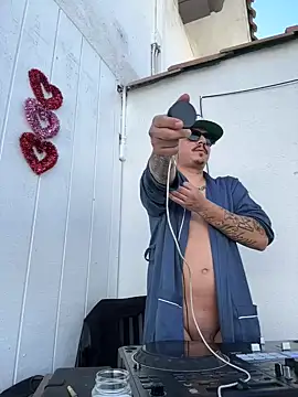 Snapshot of PeterGrandee chatting on February 1, 10:34 pm PeterGrandee online show from February 1, 10:34 pm