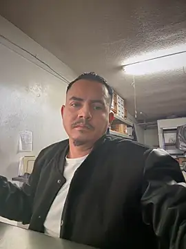 Snapshot of PeterGrandee chatting on January 13, 6:27 pm PeterGrandee online show from January 13, 6:27 pm