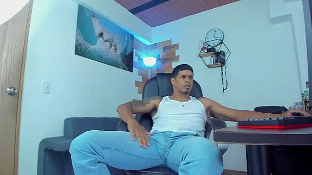 Snapshot of vincen_jose chatting on March 19, 1:10 am vincen jose online show from March 19, 1:10 am