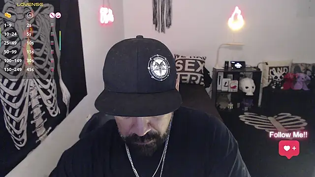 soyelcarlitos  online show from April 26, 5:05 am